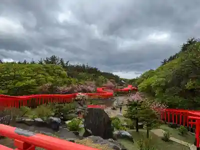 高山稲荷神社の{uncategorized: "未分類", other: "その他", undefined: "問題あり", building: "その他建物", grave: "お墓", sacred_gate: "鳥居", guardian: "狛犬", statue: "像", buddha: "仏像", history: "歴史", nature: "自然", garden: "庭園", animal: "動物", pagoda: "塔", temizu: "手水舎", mountain_gate: "山門・神門", sanctuary: "本殿・本堂", subordinate: "末社・摂社", art: "芸術", scenery: "景色", jizo: "地蔵", ema: "絵馬", goshuin: "御朱印", omikuji: "おみくじ", items: "授与品その他", amulet: "お守り", goshuincho: "御朱印帳", eats: "食事", festival: "お祭り", votive_dance: "神楽", shichigosan: "七五三参", wedding: "結婚式", experience: "体験その他", initially: "初詣", around: "周辺", anti_infection: "感染症対策"}