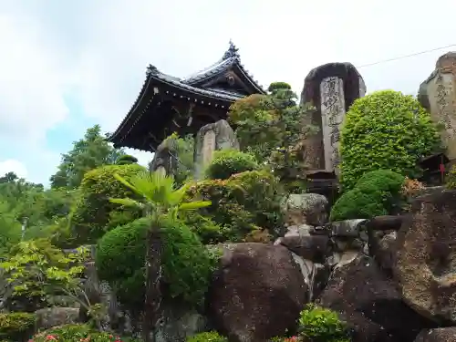 一乗寺の{uncategorized: "未分類", other: "その他", undefined: "問題あり", building: "その他建物", grave: "お墓", sacred_gate: "鳥居", guardian: "狛犬", statue: "像", buddha: "仏像", history: "歴史", nature: "自然", garden: "庭園", animal: "動物", pagoda: "塔", temizu: "手水舎", mountain_gate: "山門・神門", sanctuary: "本殿・本堂", subordinate: "末社・摂社", art: "芸術", scenery: "景色", jizo: "地蔵", ema: "絵馬", goshuin: "御朱印", omikuji: "おみくじ", items: "授与品その他", amulet: "お守り", goshuincho: "御朱印帳", eats: "食事", festival: "お祭り", votive_dance: "神楽", shichigosan: "七五三参", wedding: "結婚式", experience: "体験その他", initially: "初詣", around: "周辺", anti_infection: "感染症対策"}