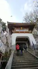 江島神社の山門