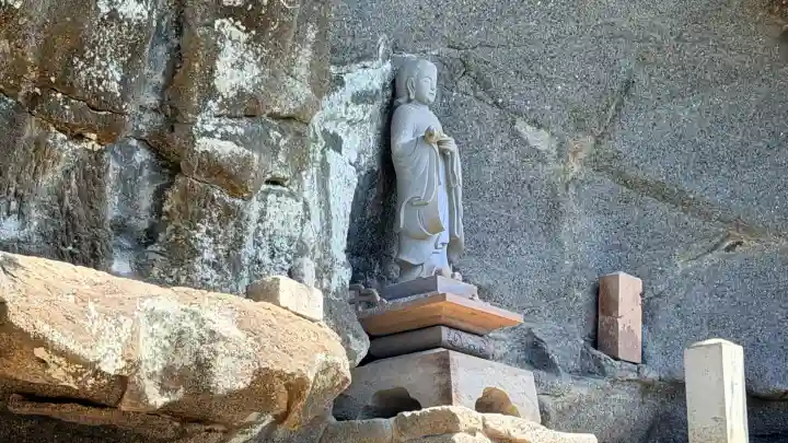日本寺の{uncategorized: "未分類", other: "その他", undefined: "問題あり", building: "その他建物", grave: "お墓", sacred_gate: "鳥居", guardian: "狛犬", statue: "像", buddha: "仏像", history: "歴史", nature: "自然", garden: "庭園", animal: "動物", pagoda: "塔", temizu: "手水舎", mountain_gate: "山門・神門", sanctuary: "本殿・本堂", subordinate: "末社・摂社", art: "芸術", scenery: "景色", jizo: "地蔵", ema: "絵馬", goshuin: "御朱印", omikuji: "おみくじ", items: "授与品その他", amulet: "お守り", goshuincho: "御朱印帳", eats: "食事", festival: "お祭り", votive_dance: "神楽", shichigosan: "七五三参", wedding: "結婚式", experience: "体験その他", initially: "初詣", around: "周辺", anti_infection: "感染症対策"}