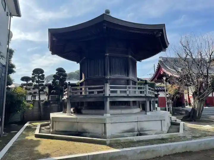 眞隆寺の{uncategorized: "未分類", other: "その他", undefined: "問題あり", building: "その他建物", grave: "お墓", sacred_gate: "鳥居", guardian: "狛犬", statue: "像", buddha: "仏像", history: "歴史", nature: "自然", garden: "庭園", animal: "動物", pagoda: "塔", temizu: "手水舎", mountain_gate: "山門・神門", sanctuary: "本殿・本堂", subordinate: "末社・摂社", art: "芸術", scenery: "景色", jizo: "地蔵", ema: "絵馬", goshuin: "御朱印", omikuji: "おみくじ", items: "授与品その他", amulet: "お守り", goshuincho: "御朱印帳", eats: "食事", festival: "お祭り", votive_dance: "神楽", shichigosan: "七五三参", wedding: "結婚式", experience: "体験その他", initially: "初詣", around: "周辺", anti_infection: "感染症対策"}