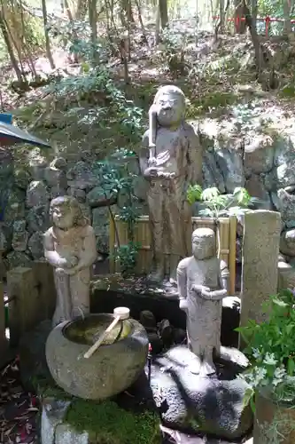 八峰神社の仏像