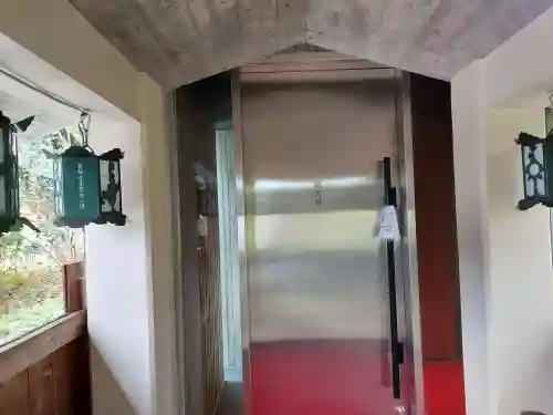 聖林寺の{uncategorized: "未分類", other: "その他", undefined: "問題あり", building: "その他建物", grave: "お墓", sacred_gate: "鳥居", guardian: "狛犬", statue: "像", buddha: "仏像", history: "歴史", nature: "自然", garden: "庭園", animal: "動物", pagoda: "塔", temizu: "手水舎", mountain_gate: "山門・神門", sanctuary: "本殿・本堂", subordinate: "末社・摂社", art: "芸術", scenery: "景色", jizo: "地蔵", ema: "絵馬", goshuin: "御朱印", omikuji: "おみくじ", items: "授与品その他", amulet: "お守り", goshuincho: "御朱印帳", eats: "食事", festival: "お祭り", votive_dance: "神楽", shichigosan: "七五三参", wedding: "結婚式", experience: "体験その他", initially: "初詣", around: "周辺", anti_infection: "感染症対策"}