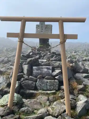 蓼科神社奥社の{uncategorized: "未分類", other: "その他", undefined: "問題あり", building: "その他建物", grave: "お墓", sacred_gate: "鳥居", guardian: "狛犬", statue: "像", buddha: "仏像", history: "歴史", nature: "自然", garden: "庭園", animal: "動物", pagoda: "塔", temizu: "手水舎", mountain_gate: "山門・神門", sanctuary: "本殿・本堂", subordinate: "末社・摂社", art: "芸術", scenery: "景色", jizo: "地蔵", ema: "絵馬", goshuin: "御朱印", omikuji: "おみくじ", items: "授与品その他", amulet: "お守り", goshuincho: "御朱印帳", eats: "食事", festival: "お祭り", votive_dance: "神楽", shichigosan: "七五三参", wedding: "結婚式", experience: "体験その他", initially: "初詣", around: "周辺", anti_infection: "感染症対策"}