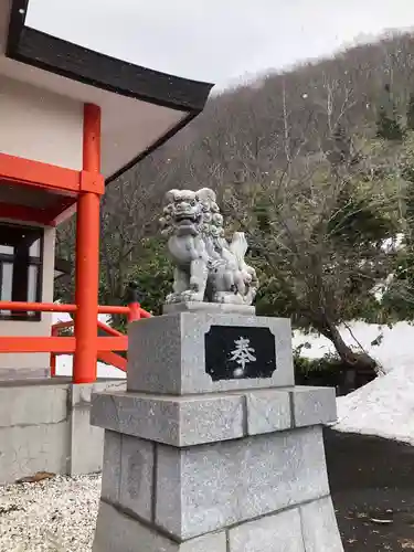 羅臼神社の狛犬