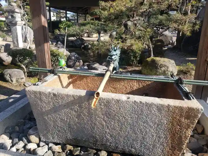 苗村神社の手水舎