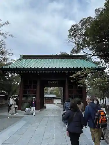 高徳院の山門・神門
