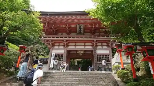 鞍馬寺の山門