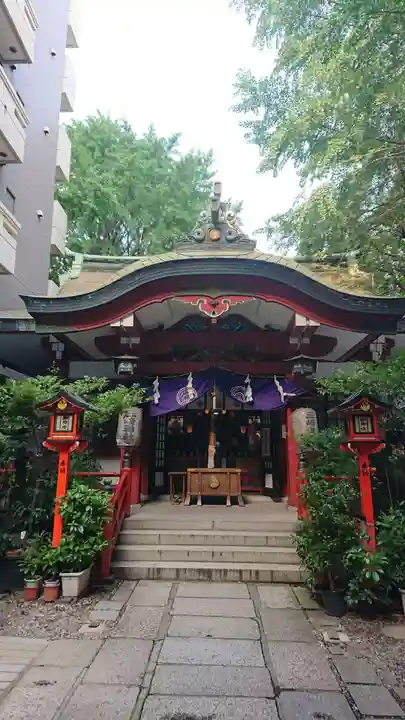 三崎稲荷神社の本殿・本堂