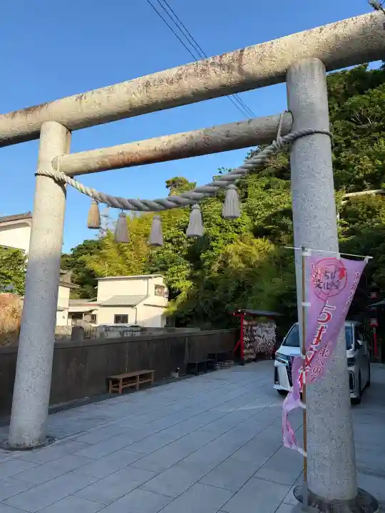 遠見岬神社の{uncategorized: "未分類", other: "その他", undefined: "問題あり", building: "その他建物", grave: "お墓", sacred_gate: "鳥居", guardian: "狛犬", statue: "像", buddha: "仏像", history: "歴史", nature: "自然", garden: "庭園", animal: "動物", pagoda: "塔", temizu: "手水舎", mountain_gate: "山門・神門", sanctuary: "本殿・本堂", subordinate: "末社・摂社", art: "芸術", scenery: "景色", jizo: "地蔵", ema: "絵馬", goshuin: "御朱印", omikuji: "おみくじ", items: "授与品その他", amulet: "お守り", goshuincho: "御朱印帳", eats: "食事", festival: "お祭り", votive_dance: "神楽", shichigosan: "七五三参", wedding: "結婚式", experience: "体験その他", initially: "初詣", around: "周辺", anti_infection: "感染症対策"}