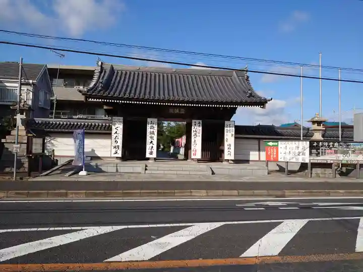 證誠院の山門・神門