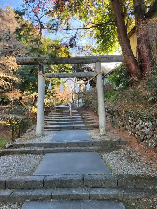 唐澤山神社の{uncategorized: "未分類", other: "その他", undefined: "問題あり", building: "その他建物", grave: "お墓", sacred_gate: "鳥居", guardian: "狛犬", statue: "像", buddha: "仏像", history: "歴史", nature: "自然", garden: "庭園", animal: "動物", pagoda: "塔", temizu: "手水舎", mountain_gate: "山門・神門", sanctuary: "本殿・本堂", subordinate: "末社・摂社", art: "芸術", scenery: "景色", jizo: "地蔵", ema: "絵馬", goshuin: "御朱印", omikuji: "おみくじ", items: "授与品その他", amulet: "お守り", goshuincho: "御朱印帳", eats: "食事", festival: "お祭り", votive_dance: "神楽", shichigosan: "七五三参", wedding: "結婚式", experience: "体験その他", initially: "初詣", around: "周辺", anti_infection: "感染症対策"}