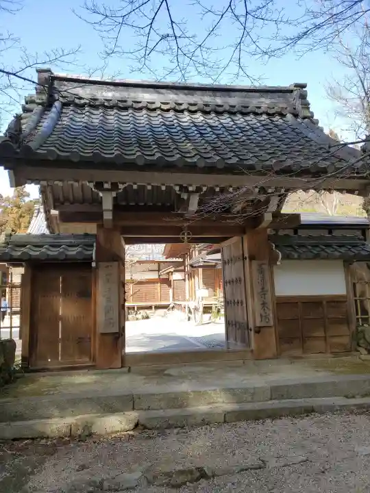 百済寺の{uncategorized: "未分類", other: "その他", undefined: "問題あり", building: "その他建物", grave: "お墓", sacred_gate: "鳥居", guardian: "狛犬", statue: "像", buddha: "仏像", history: "歴史", nature: "自然", garden: "庭園", animal: "動物", pagoda: "塔", temizu: "手水舎", mountain_gate: "山門・神門", sanctuary: "本殿・本堂", subordinate: "末社・摂社", art: "芸術", scenery: "景色", jizo: "地蔵", ema: "絵馬", goshuin: "御朱印", omikuji: "おみくじ", items: "授与品その他", amulet: "お守り", goshuincho: "御朱印帳", eats: "食事", festival: "お祭り", votive_dance: "神楽", shichigosan: "七五三参", wedding: "結婚式", experience: "体験その他", initially: "初詣", around: "周辺", anti_infection: "感染症対策"}