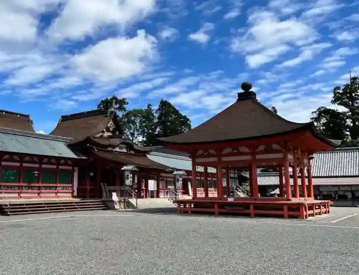 美濃國一宮 南宮大社の{uncategorized: "未分類", other: "その他", undefined: "問題あり", building: "その他建物", grave: "お墓", sacred_gate: "鳥居", guardian: "狛犬", statue: "像", buddha: "仏像", history: "歴史", nature: "自然", garden: "庭園", animal: "動物", pagoda: "塔", temizu: "手水舎", mountain_gate: "山門・神門", sanctuary: "本殿・本堂", subordinate: "末社・摂社", art: "芸術", scenery: "景色", jizo: "地蔵", ema: "絵馬", goshuin: "御朱印", omikuji: "おみくじ", items: "授与品その他", amulet: "お守り", goshuincho: "御朱印帳", eats: "食事", festival: "お祭り", votive_dance: "神楽", shichigosan: "七五三参", wedding: "結婚式", experience: "体験その他", initially: "初詣", around: "周辺", anti_infection: "感染症対策"}