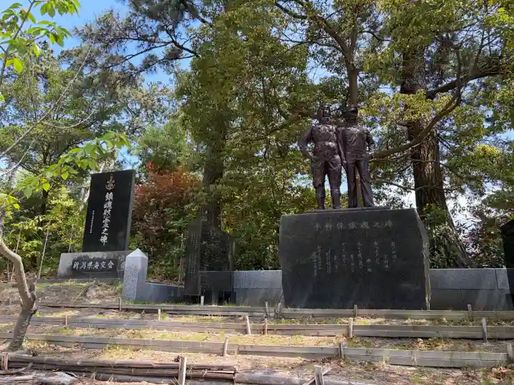 新潟縣護國神社の{uncategorized: "未分類", other: "その他", undefined: "問題あり", building: "その他建物", grave: "お墓", sacred_gate: "鳥居", guardian: "狛犬", statue: "像", buddha: "仏像", history: "歴史", nature: "自然", garden: "庭園", animal: "動物", pagoda: "塔", temizu: "手水舎", mountain_gate: "山門・神門", sanctuary: "本殿・本堂", subordinate: "末社・摂社", art: "芸術", scenery: "景色", jizo: "地蔵", ema: "絵馬", goshuin: "御朱印", omikuji: "おみくじ", items: "授与品その他", amulet: "お守り", goshuincho: "御朱印帳", eats: "食事", festival: "お祭り", votive_dance: "神楽", shichigosan: "七五三参", wedding: "結婚式", experience: "体験その他", initially: "初詣", around: "周辺", anti_infection: "感染症対策"}