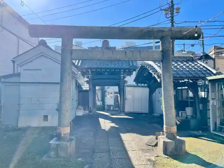 牛込柳町天祖神社の{uncategorized: "未分類", other: "その他", undefined: "問題あり", building: "その他建物", grave: "お墓", sacred_gate: "鳥居", guardian: "狛犬", statue: "像", buddha: "仏像", history: "歴史", nature: "自然", garden: "庭園", animal: "動物", pagoda: "塔", temizu: "手水舎", mountain_gate: "山門・神門", sanctuary: "本殿・本堂", subordinate: "末社・摂社", art: "芸術", scenery: "景色", jizo: "地蔵", ema: "絵馬", goshuin: "御朱印", omikuji: "おみくじ", items: "授与品その他", amulet: "お守り", goshuincho: "御朱印帳", eats: "食事", festival: "お祭り", votive_dance: "神楽", shichigosan: "七五三参", wedding: "結婚式", experience: "体験その他", initially: "初詣", around: "周辺", anti_infection: "感染症対策"}