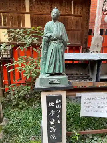 岬神社（土佐稲荷神社）の像