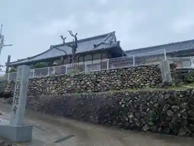 阿弥陀寺の{uncategorized: "未分類", other: "その他", undefined: "問題あり", building: "その他建物", grave: "お墓", sacred_gate: "鳥居", guardian: "狛犬", statue: "像", buddha: "仏像", history: "歴史", nature: "自然", garden: "庭園", animal: "動物", pagoda: "塔", temizu: "手水舎", mountain_gate: "山門・神門", sanctuary: "本殿・本堂", subordinate: "末社・摂社", art: "芸術", scenery: "景色", jizo: "地蔵", ema: "絵馬", goshuin: "御朱印", omikuji: "おみくじ", items: "授与品その他", amulet: "お守り", goshuincho: "御朱印帳", eats: "食事", festival: "お祭り", votive_dance: "神楽", shichigosan: "七五三参", wedding: "結婚式", experience: "体験その他", initially: "初詣", around: "周辺", anti_infection: "感染症対策"}
