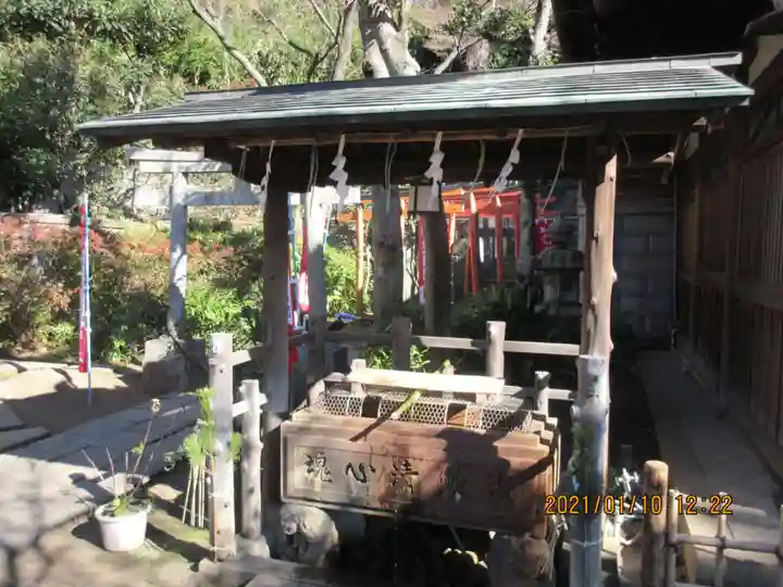 花園稲荷神社の手水舎