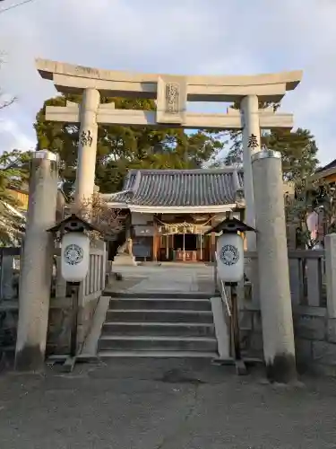 水堂須佐男神社の{uncategorized: "未分類", other: "その他", undefined: "問題あり", building: "その他建物", grave: "お墓", sacred_gate: "鳥居", guardian: "狛犬", statue: "像", buddha: "仏像", history: "歴史", nature: "自然", garden: "庭園", animal: "動物", pagoda: "塔", temizu: "手水舎", mountain_gate: "山門・神門", sanctuary: "本殿・本堂", subordinate: "末社・摂社", art: "芸術", scenery: "景色", jizo: "地蔵", ema: "絵馬", goshuin: "御朱印", omikuji: "おみくじ", items: "授与品その他", amulet: "お守り", goshuincho: "御朱印帳", eats: "食事", festival: "お祭り", votive_dance: "神楽", shichigosan: "七五三参", wedding: "結婚式", experience: "体験その他", initially: "初詣", around: "周辺", anti_infection: "感染症対策"}