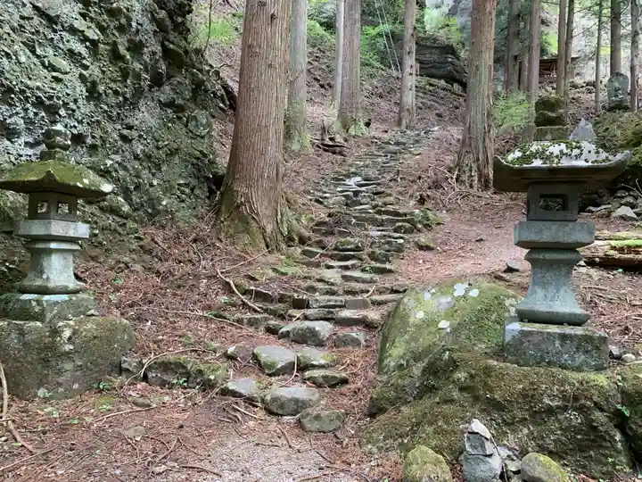 深草岩屋観音堂(深草山瑞岩寺奥院)のその他建物