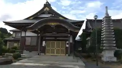 法円寺の本殿・本堂