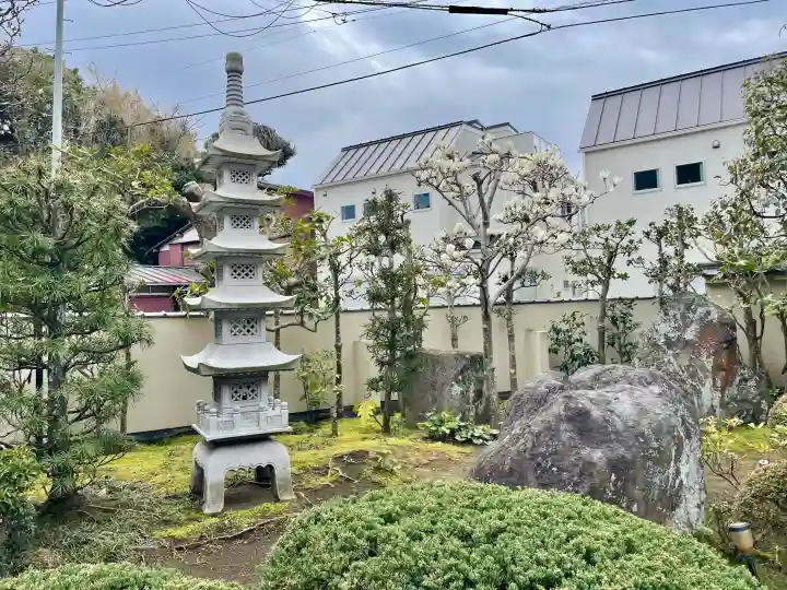 東漸寺の{uncategorized: "未分類", other: "その他", undefined: "問題あり", building: "その他建物", grave: "お墓", sacred_gate: "鳥居", guardian: "狛犬", statue: "像", buddha: "仏像", history: "歴史", nature: "自然", garden: "庭園", animal: "動物", pagoda: "塔", temizu: "手水舎", mountain_gate: "山門・神門", sanctuary: "本殿・本堂", subordinate: "末社・摂社", art: "芸術", scenery: "景色", jizo: "地蔵", ema: "絵馬", goshuin: "御朱印", omikuji: "おみくじ", items: "授与品その他", amulet: "お守り", goshuincho: "御朱印帳", eats: "食事", festival: "お祭り", votive_dance: "神楽", shichigosan: "七五三参", wedding: "結婚式", experience: "体験その他", initially: "初詣", around: "周辺", anti_infection: "感染症対策"}