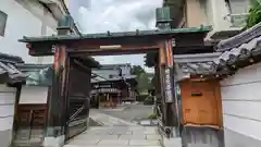 積善院の山門