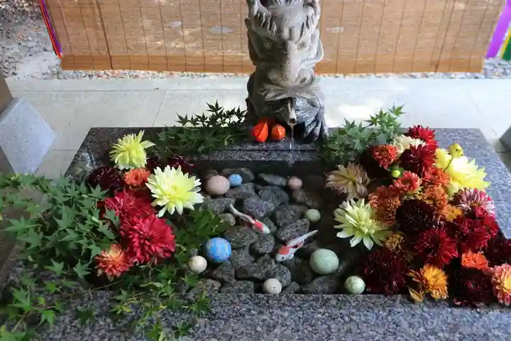滑川神社 - 仕事と子どもの守り神の手水舎