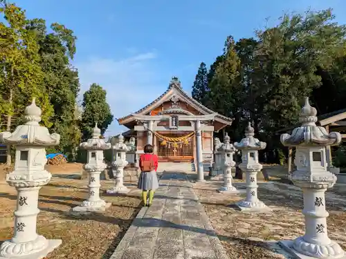 白山神社の本殿