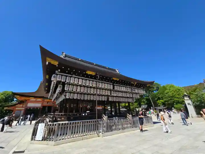 八坂神社(祇園さん)の{uncategorized: "未分類", other: "その他", undefined: "問題あり", building: "その他建物", grave: "お墓", sacred_gate: "鳥居", guardian: "狛犬", statue: "像", buddha: "仏像", history: "歴史", nature: "自然", garden: "庭園", animal: "動物", pagoda: "塔", temizu: "手水舎", mountain_gate: "山門・神門", sanctuary: "本殿・本堂", subordinate: "末社・摂社", art: "芸術", scenery: "景色", jizo: "地蔵", ema: "絵馬", goshuin: "御朱印", omikuji: "おみくじ", items: "授与品その他", amulet: "お守り", goshuincho: "御朱印帳", eats: "食事", festival: "お祭り", votive_dance: "神楽", shichigosan: "七五三参", wedding: "結婚式", experience: "体験その他", initially: "初詣", around: "周辺", anti_infection: "感染症対策"}