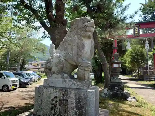 北東本宮小室浅間神社の狛犬