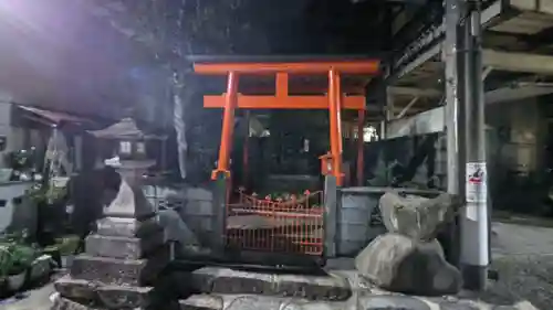 祠（不明社・金毘羅神社）の鳥居