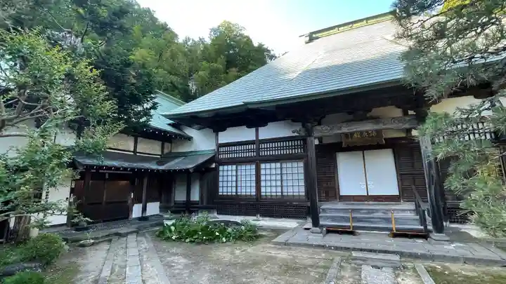 石行寺の本殿・本堂