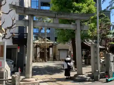 廣尾稲荷神社の{uncategorized: "未分類", other: "その他", undefined: "問題あり", building: "その他建物", grave: "お墓", sacred_gate: "鳥居", guardian: "狛犬", statue: "像", buddha: "仏像", history: "歴史", nature: "自然", garden: "庭園", animal: "動物", pagoda: "塔", temizu: "手水舎", mountain_gate: "山門・神門", sanctuary: "本殿・本堂", subordinate: "末社・摂社", art: "芸術", scenery: "景色", jizo: "地蔵", ema: "絵馬", goshuin: "御朱印", omikuji: "おみくじ", items: "授与品その他", amulet: "お守り", goshuincho: "御朱印帳", eats: "食事", festival: "お祭り", votive_dance: "神楽", shichigosan: "七五三参", wedding: "結婚式", experience: "体験その他", initially: "初詣", around: "周辺", anti_infection: "感染症対策"}
