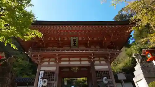 鞍馬寺の山門