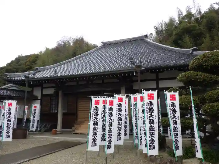 弥勒寺の本殿・本堂