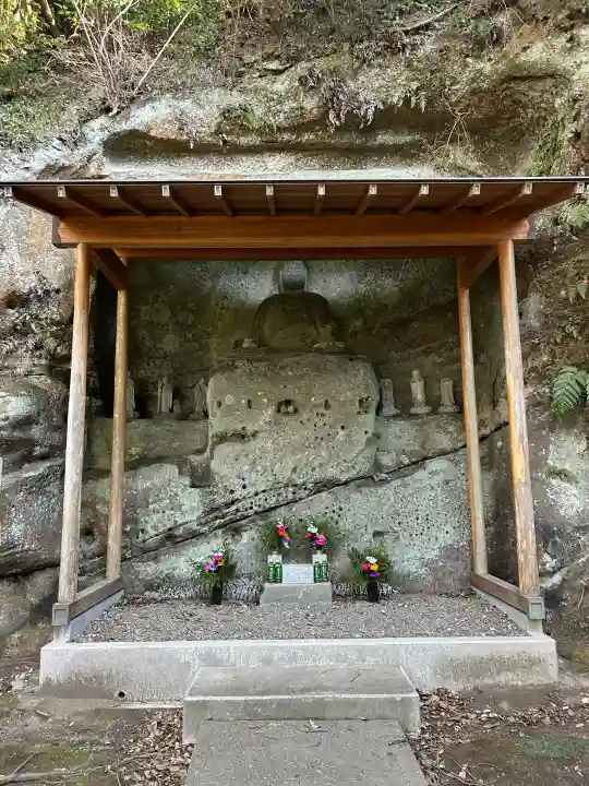 舎那院の{uncategorized: "未分類", other: "その他", undefined: "問題あり", building: "その他建物", grave: "お墓", sacred_gate: "鳥居", guardian: "狛犬", statue: "像", buddha: "仏像", history: "歴史", nature: "自然", garden: "庭園", animal: "動物", pagoda: "塔", temizu: "手水舎", mountain_gate: "山門・神門", sanctuary: "本殿・本堂", subordinate: "末社・摂社", art: "芸術", scenery: "景色", jizo: "地蔵", ema: "絵馬", goshuin: "御朱印", omikuji: "おみくじ", items: "授与品その他", amulet: "お守り", goshuincho: "御朱印帳", eats: "食事", festival: "お祭り", votive_dance: "神楽", shichigosan: "七五三参", wedding: "結婚式", experience: "体験その他", initially: "初詣", around: "周辺", anti_infection: "感染症対策"}
