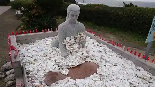 龍宮神社の像