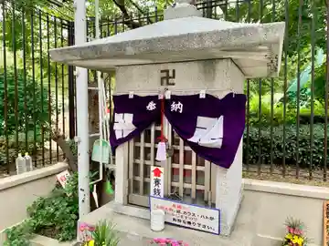 新川平和地蔵尊の本殿・本堂