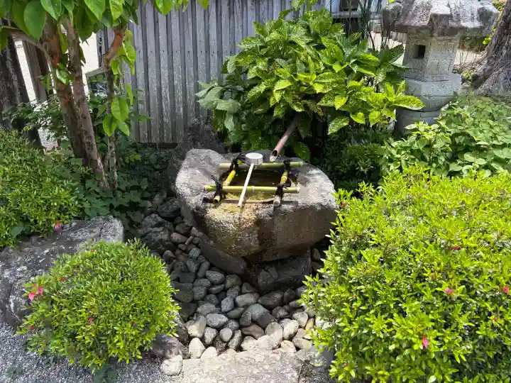 沙沙貴神社の{uncategorized: "未分類", other: "その他", undefined: "問題あり", building: "その他建物", grave: "お墓", sacred_gate: "鳥居", guardian: "狛犬", statue: "像", buddha: "仏像", history: "歴史", nature: "自然", garden: "庭園", animal: "動物", pagoda: "塔", temizu: "手水舎", mountain_gate: "山門・神門", sanctuary: "本殿・本堂", subordinate: "末社・摂社", art: "芸術", scenery: "景色", jizo: "地蔵", ema: "絵馬", goshuin: "御朱印", omikuji: "おみくじ", items: "授与品その他", amulet: "お守り", goshuincho: "御朱印帳", eats: "食事", festival: "お祭り", votive_dance: "神楽", shichigosan: "七五三参", wedding: "結婚式", experience: "体験その他", initially: "初詣", around: "周辺", anti_infection: "感染症対策"}
