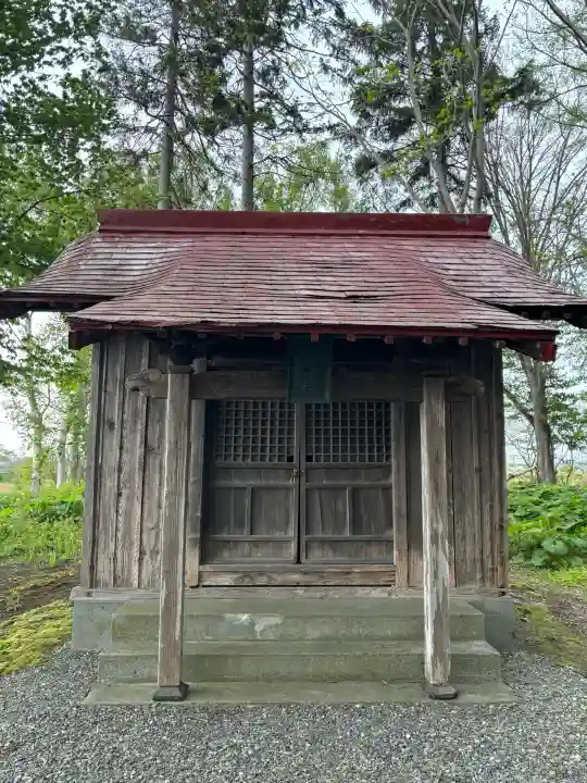 越後神社の{uncategorized: "未分類", other: "その他", undefined: "問題あり", building: "その他建物", grave: "お墓", sacred_gate: "鳥居", guardian: "狛犬", statue: "像", buddha: "仏像", history: "歴史", nature: "自然", garden: "庭園", animal: "動物", pagoda: "塔", temizu: "手水舎", mountain_gate: "山門・神門", sanctuary: "本殿・本堂", subordinate: "末社・摂社", art: "芸術", scenery: "景色", jizo: "地蔵", ema: "絵馬", goshuin: "御朱印", omikuji: "おみくじ", items: "授与品その他", amulet: "お守り", goshuincho: "御朱印帳", eats: "食事", festival: "お祭り", votive_dance: "神楽", shichigosan: "七五三参", wedding: "結婚式", experience: "体験その他", initially: "初詣", around: "周辺", anti_infection: "感染症対策"}