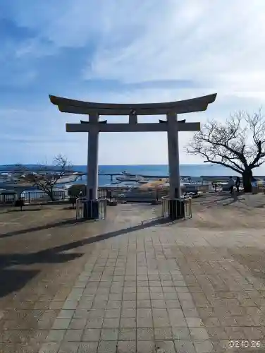 鹿島御児神社の{uncategorized: "未分類", other: "その他", undefined: "問題あり", building: "その他建物", grave: "お墓", sacred_gate: "鳥居", guardian: "狛犬", statue: "像", buddha: "仏像", history: "歴史", nature: "自然", garden: "庭園", animal: "動物", pagoda: "塔", temizu: "手水舎", mountain_gate: "山門・神門", sanctuary: "本殿・本堂", subordinate: "末社・摂社", art: "芸術", scenery: "景色", jizo: "地蔵", ema: "絵馬", goshuin: "御朱印", omikuji: "おみくじ", items: "授与品その他", amulet: "お守り", goshuincho: "御朱印帳", eats: "食事", festival: "お祭り", votive_dance: "神楽", shichigosan: "七五三参", wedding: "結婚式", experience: "体験その他", initially: "初詣", around: "周辺", anti_infection: "感染症対策"}