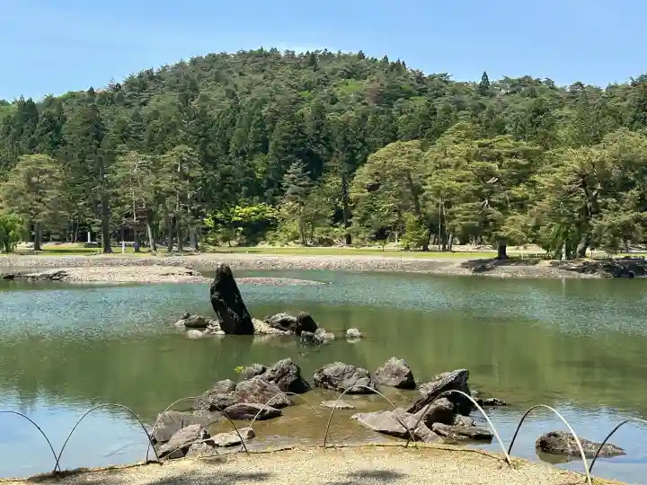 毛越寺の{uncategorized: "未分類", other: "その他", undefined: "問題あり", building: "その他建物", grave: "お墓", sacred_gate: "鳥居", guardian: "狛犬", statue: "像", buddha: "仏像", history: "歴史", nature: "自然", garden: "庭園", animal: "動物", pagoda: "塔", temizu: "手水舎", mountain_gate: "山門・神門", sanctuary: "本殿・本堂", subordinate: "末社・摂社", art: "芸術", scenery: "景色", jizo: "地蔵", ema: "絵馬", goshuin: "御朱印", omikuji: "おみくじ", items: "授与品その他", amulet: "お守り", goshuincho: "御朱印帳", eats: "食事", festival: "お祭り", votive_dance: "神楽", shichigosan: "七五三参", wedding: "結婚式", experience: "体験その他", initially: "初詣", around: "周辺", anti_infection: "感染症対策"}
