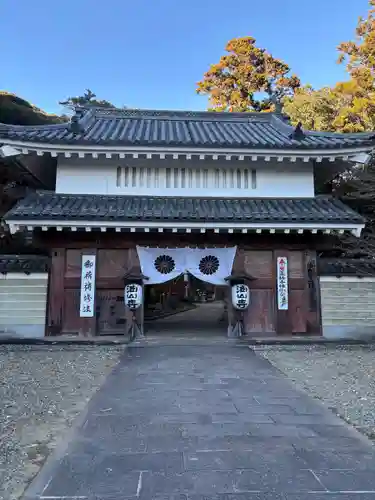 目の霊山　油山寺の山門・神門