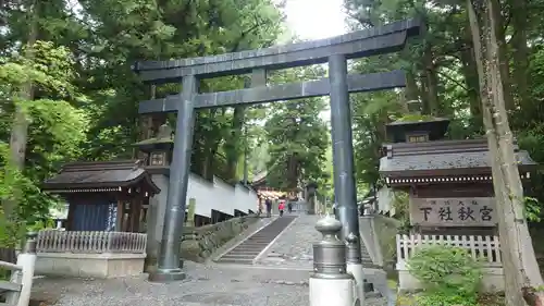 諏訪大社下社秋宮の鳥居