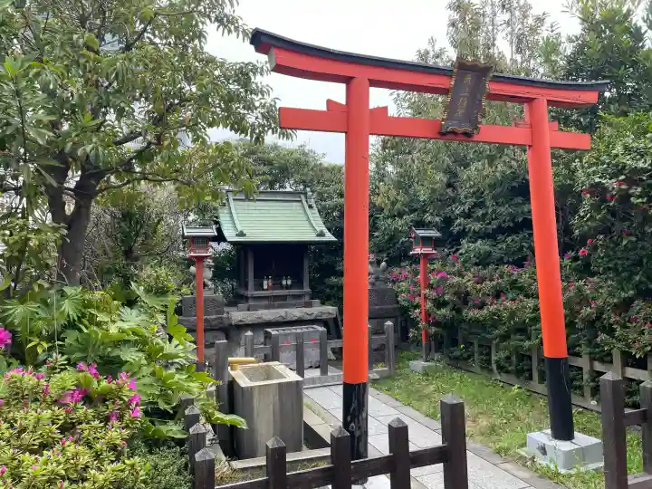 最上稲荷の{uncategorized: "未分類", other: "その他", undefined: "問題あり", building: "その他建物", grave: "お墓", sacred_gate: "鳥居", guardian: "狛犬", statue: "像", buddha: "仏像", history: "歴史", nature: "自然", garden: "庭園", animal: "動物", pagoda: "塔", temizu: "手水舎", mountain_gate: "山門・神門", sanctuary: "本殿・本堂", subordinate: "末社・摂社", art: "芸術", scenery: "景色", jizo: "地蔵", ema: "絵馬", goshuin: "御朱印", omikuji: "おみくじ", items: "授与品その他", amulet: "お守り", goshuincho: "御朱印帳", eats: "食事", festival: "お祭り", votive_dance: "神楽", shichigosan: "七五三参", wedding: "結婚式", experience: "体験その他", initially: "初詣", around: "周辺", anti_infection: "感染症対策"}