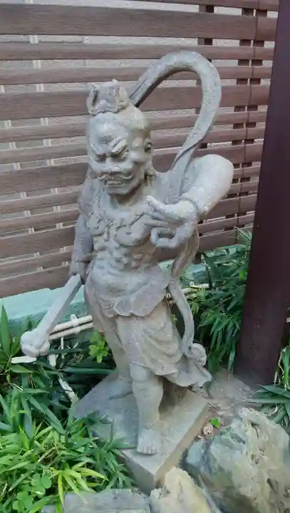 正寶院(飛不動尊)の像