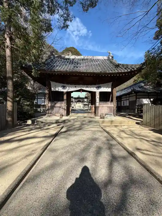 八栗寺の{uncategorized: "未分類", other: "その他", undefined: "問題あり", building: "その他建物", grave: "お墓", sacred_gate: "鳥居", guardian: "狛犬", statue: "像", buddha: "仏像", history: "歴史", nature: "自然", garden: "庭園", animal: "動物", pagoda: "塔", temizu: "手水舎", mountain_gate: "山門・神門", sanctuary: "本殿・本堂", subordinate: "末社・摂社", art: "芸術", scenery: "景色", jizo: "地蔵", ema: "絵馬", goshuin: "御朱印", omikuji: "おみくじ", items: "授与品その他", amulet: "お守り", goshuincho: "御朱印帳", eats: "食事", festival: "お祭り", votive_dance: "神楽", shichigosan: "七五三参", wedding: "結婚式", experience: "体験その他", initially: "初詣", around: "周辺", anti_infection: "感染症対策"}