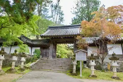 西明寺の山門